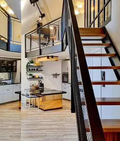 Apartment Industrial Style Loft Near Center *